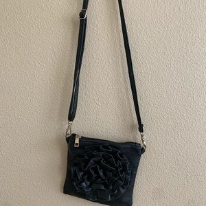 Black rose detailed purse!!
